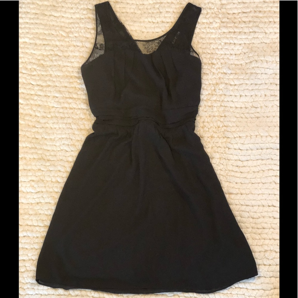 Black sleeveless dress
